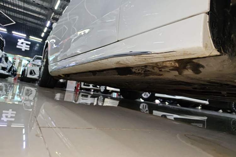 Used Mercedes-Benz C-Class 2022 Restyled C 200 L Sport Edition Right Side Sill