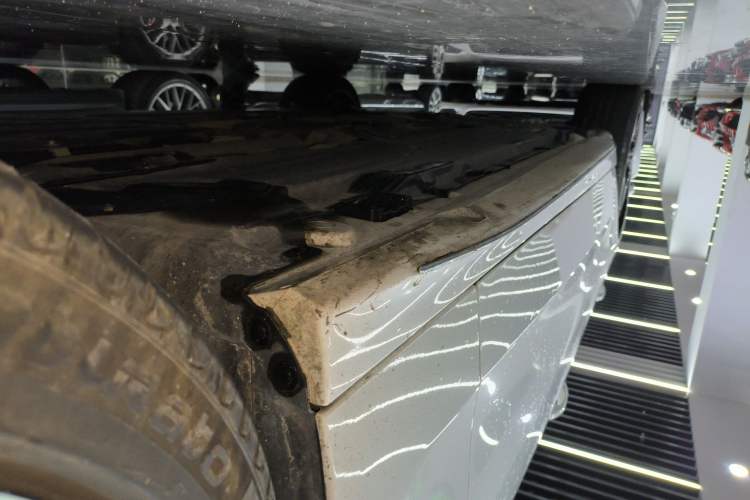 Used Mercedes-Benz C-Class 2022 Revised C 260 L Starry Night Sport Edition Right Side Sill