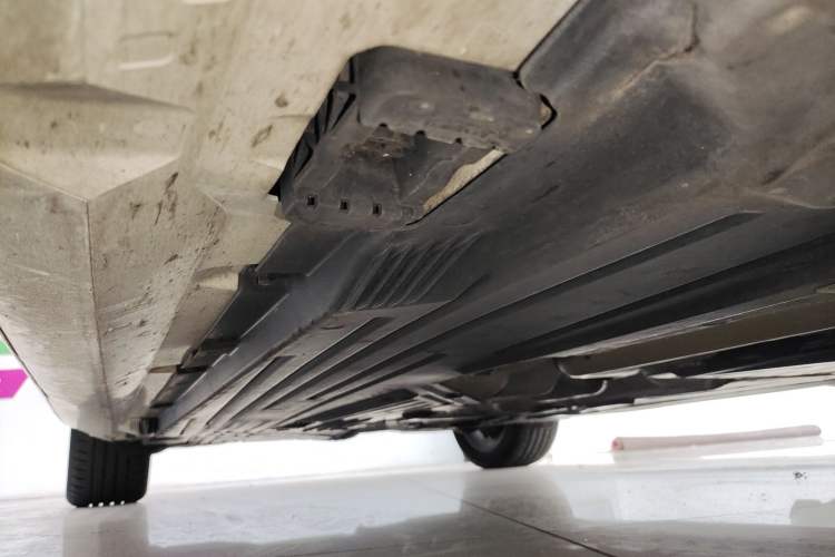 Used Mercedes-Benz C-Class 2022 C 200 L Sport Edition Right Side Sill