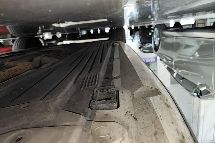 Used Mercedes-Benz C-Class 2022 C 260 L Sport Edition Right Side Sill