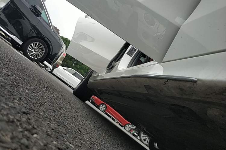 Used Mercedes-Benz C-Class 2022 Restyled C 200 L Sport Edition Right Side Sill
