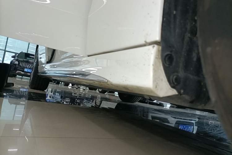 Used Mercedes-Benz C-Class 2022 Restyled C 200 L Sport Edition Right Side Sill