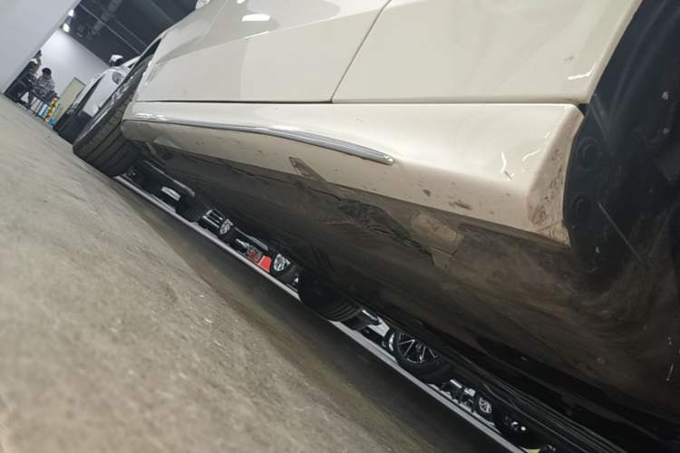 Used Mercedes-Benz C-Class 2022 C 200 L Sport Edition Right Side Sill