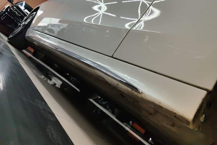 Used Mercedes-Benz C-Class 2022 C 200 L Sport Edition Right Side Sill