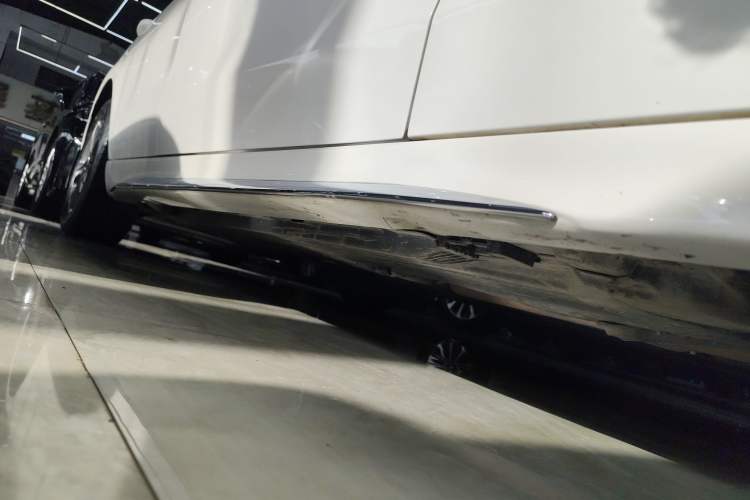 Used Mercedes-Benz C-Class 2022 Restyled C 200 L Sport Edition Right Side Sill