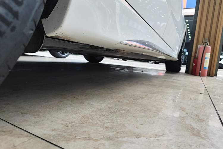 Used Mercedes-Benz C-Class 2022 C 260 L Sport Edition Right Side Sill