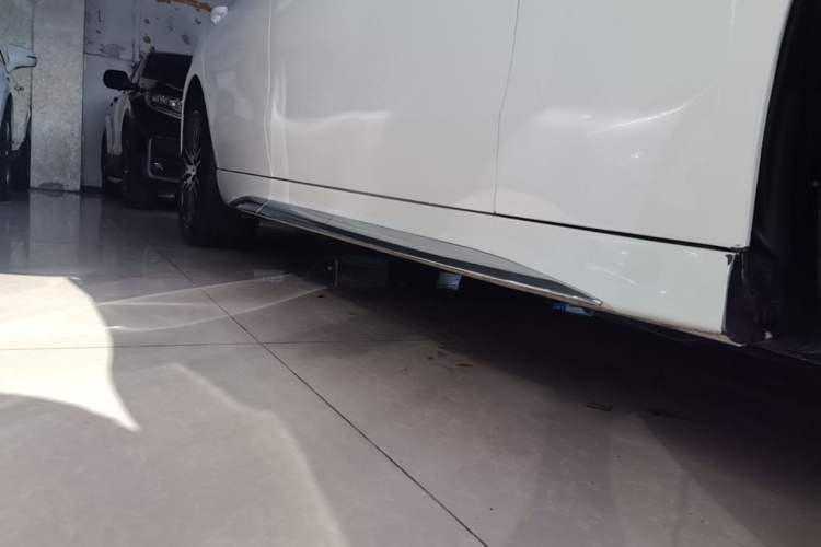 Used Mercedes-Benz C-Class 2022 Restyled C 260 L Sport Edition Right Side Sill