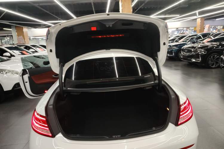 Used Mercedes-Benz C-Class 2022 Refresh C 200 Coupe Trunk