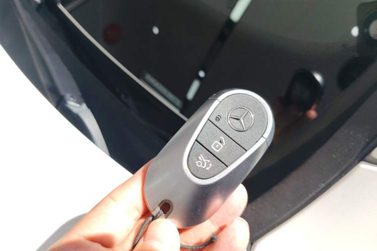 Used Mercedes-Benz C-Class 2022 Restyled C 260 L Sport Edition Vehicle Key