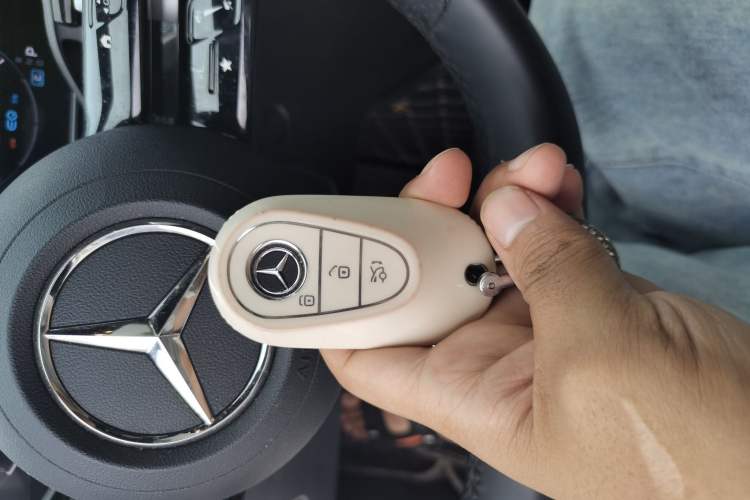 Used Mercedes-Benz C-Class 2022 Restyled C 260 L Sport Edition Vehicle Key