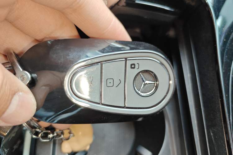Used Mercedes-Benz C-Class 2022 Restyled C 200 L Sport Edition Vehicle Key