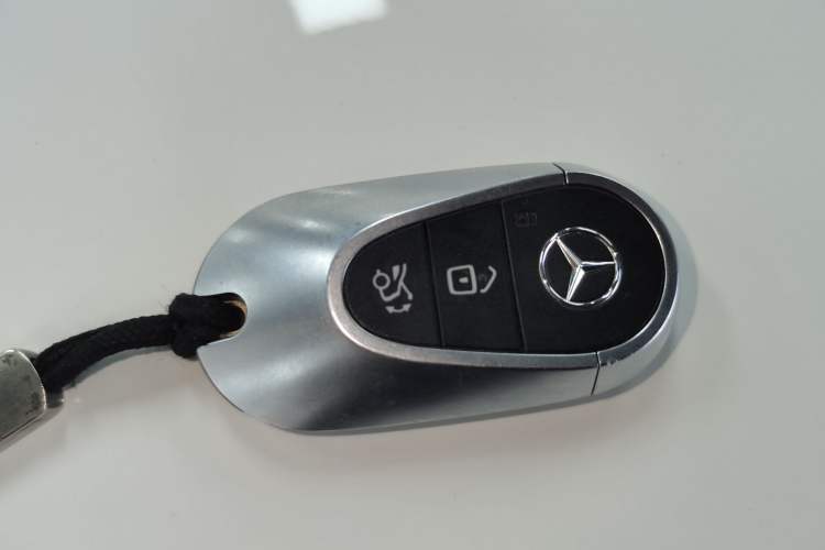 Used Mercedes-Benz C-Class 2022 Restyled C 260 L Sport Edition Vehicle Key