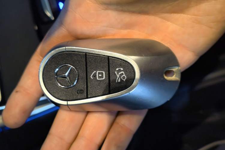 Used Mercedes-Benz C-Class 2022 Restyled C 260 L Sport Edition Vehicle Key