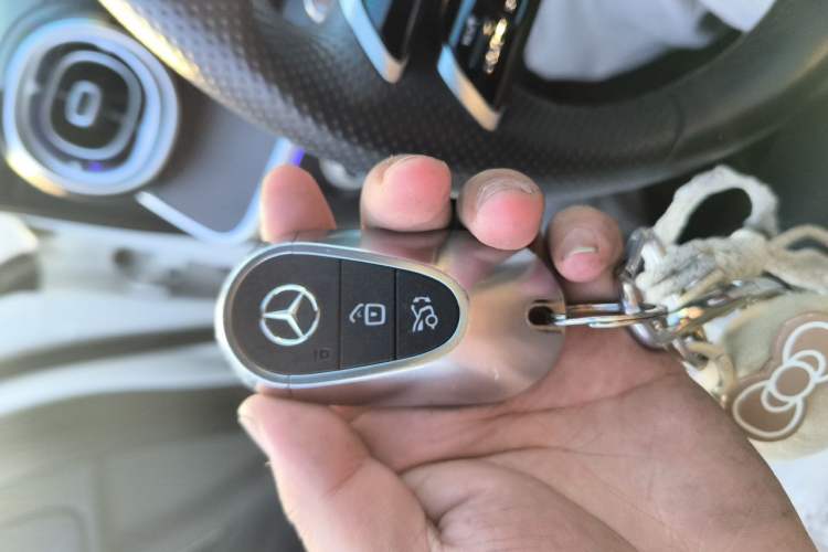 Used Mercedes-Benz C-Class 2022 Restyled C 260 L Sport Edition Vehicle Key