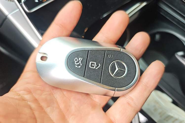 Used Mercedes-Benz C-Class 2022 Restyled C 260 L Sport Edition Vehicle Key