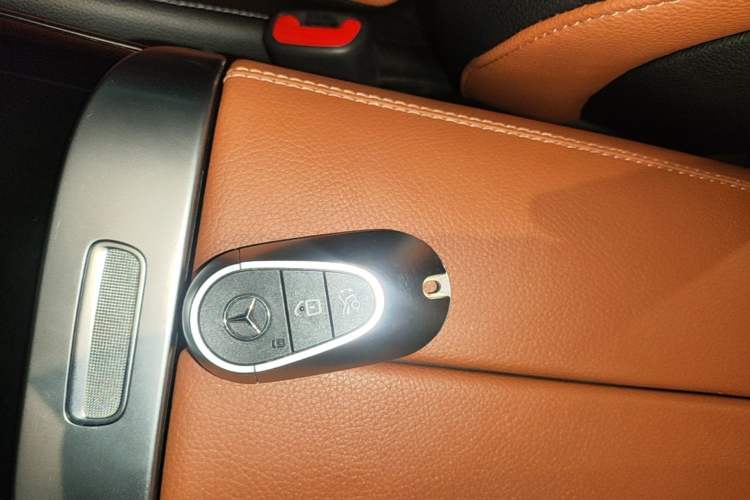 Used Mercedes-Benz C-Class 2022 Restyled C 260 L Sport Edition Vehicle Key