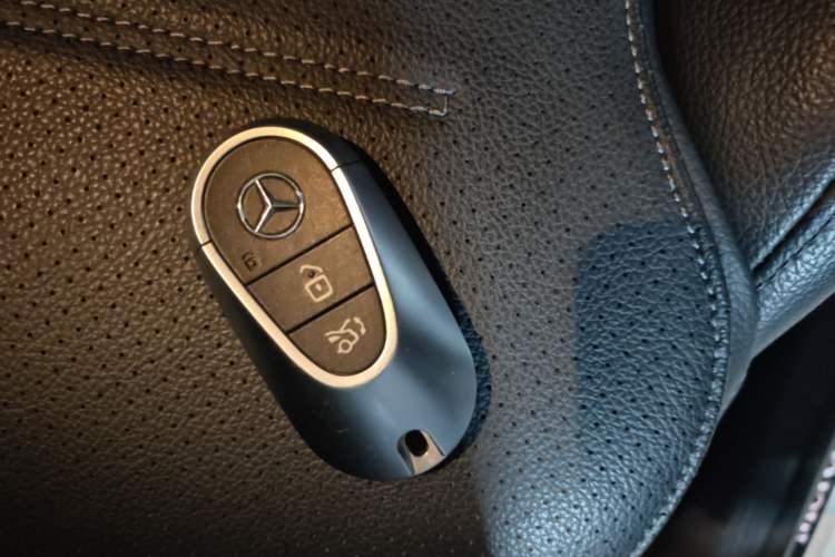 Used Mercedes-Benz C-Class 2022 Restyled C 260 L Sport Edition Vehicle Key