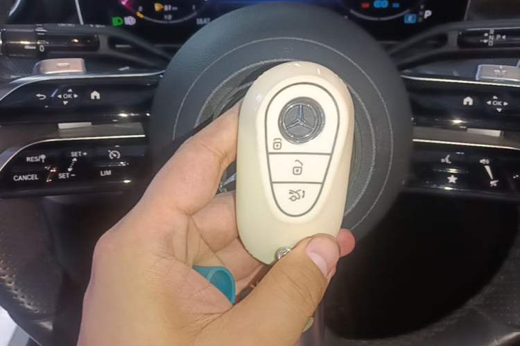 Used Mercedes-Benz C-Class 2022 Restyled C 260 L Sport Edition Vehicle Key