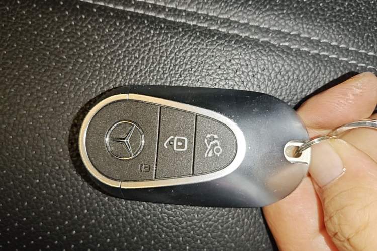 Used Mercedes-Benz C-Class 2022 Restyled C 260 L Sport Edition Vehicle Key
