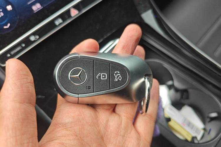 Used Mercedes-Benz C-Class 2022 Restyled C 260 L Sport Edition Vehicle Key