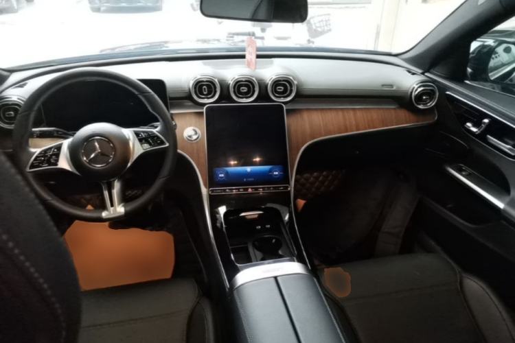 Used Mercedes-Benz C-Class 2023 Facelift C 260 L Center Console