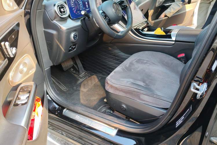 Used Mercedes-Benz C-Class 2023 Second Facelift C 260 L Sport Edition Driver Seat