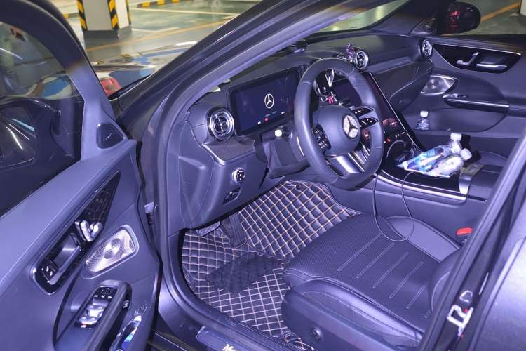 Used Mercedes-Benz C-Class 2023 Second Facelift C 260 L Starry Night Sports Edition Driver Seat