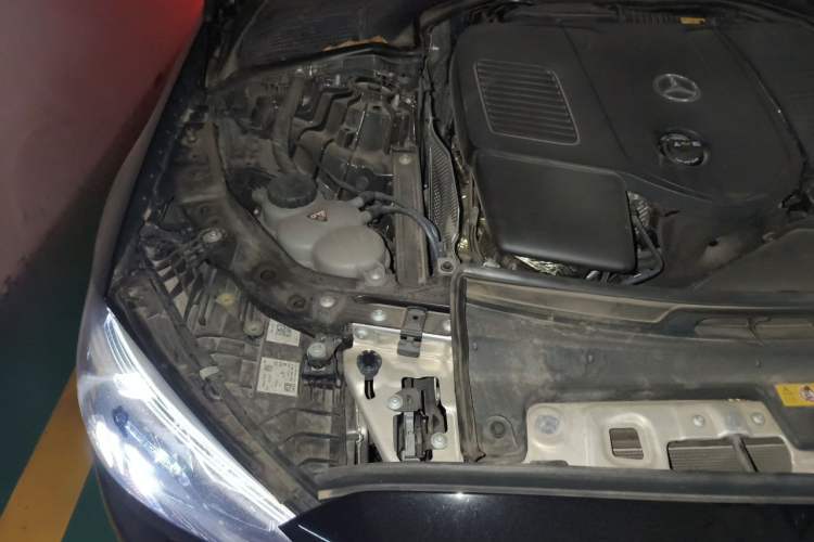 Used Mercedes-Benz C-Class 2023 Facelift C 260 L Engine Bay Right