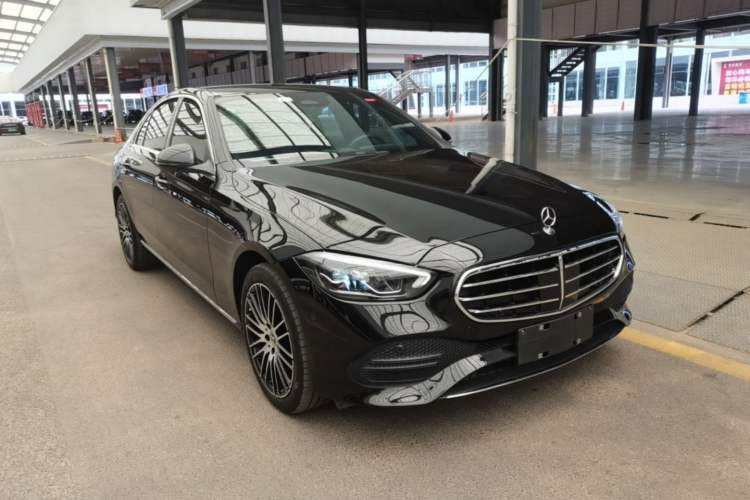 Used Mercedes-Benz C-Class 2023 Facelift C 260 L Front Right 45 Deg