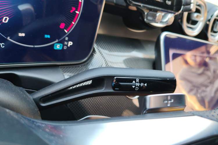 Used Mercedes-Benz C-Class 2023 Second Facelift C 260 L Sport Edition Gear Lever