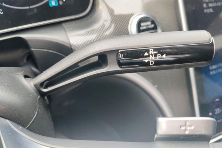 Used Mercedes-Benz C-Class 2023 Second Facelift C 260 L Sport Edition Gear Lever