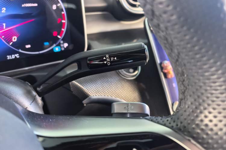 Used Mercedes-Benz C-Class 2023 Restyled C 260 L Night Edition Sports Version Gear Lever