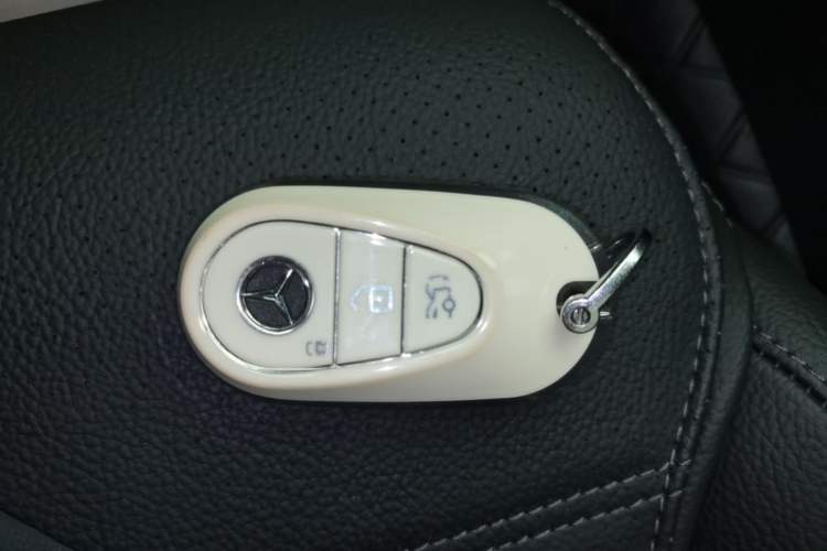 Used Mercedes-Benz C-Class 2023 Facelift C 260 L Interior 1