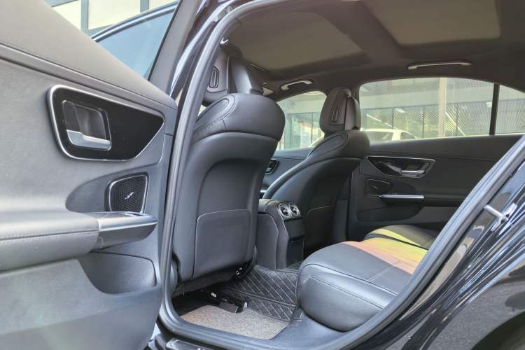Used Mercedes-Benz C-Class 2023 C 260 L Interior 3