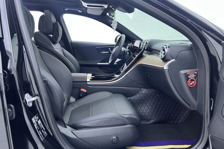 Used Mercedes-Benz C-Class 2023 Facelift C 260 L Interior 4