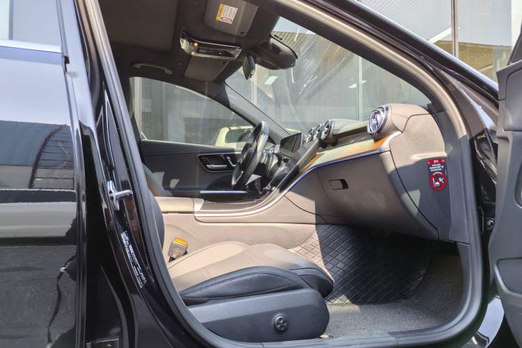 Used Mercedes-Benz C-Class 2023 C 260 L Interior 5