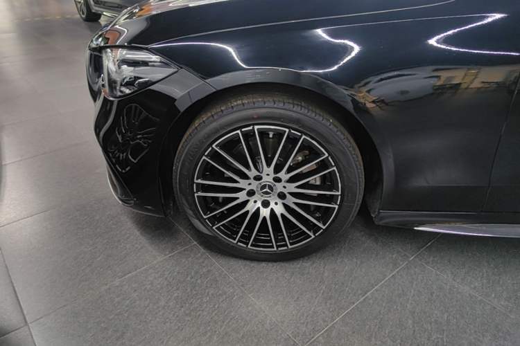 Used Mercedes-Benz C-Class 2023 C 200 L Sport Edition Left Front Wheel Hub