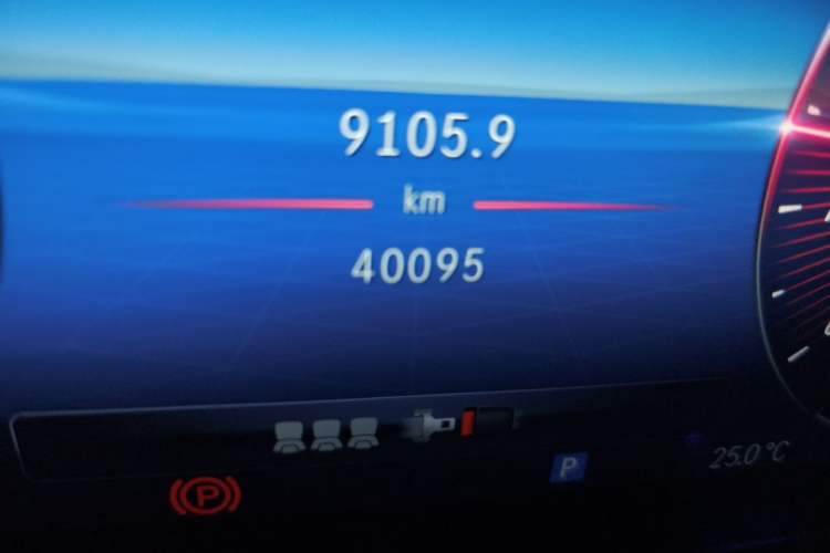 Used Mercedes-Benz C-Class 2023 Facelift C 260 L Odometer Close Up