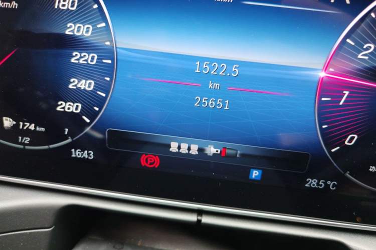 Used Mercedes-Benz C-Class 2023 Restyled C 260 L Sport Edition Odometer Close Up