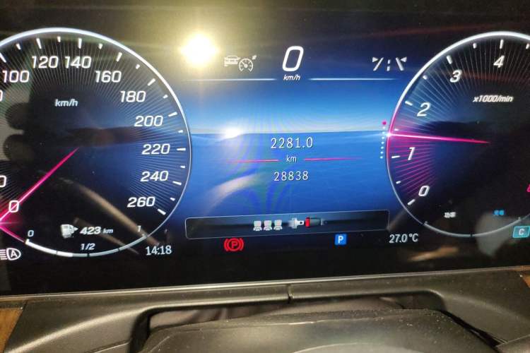 Used Mercedes-Benz C-Class 2023 Facelift C 260 L Odometer Close Up