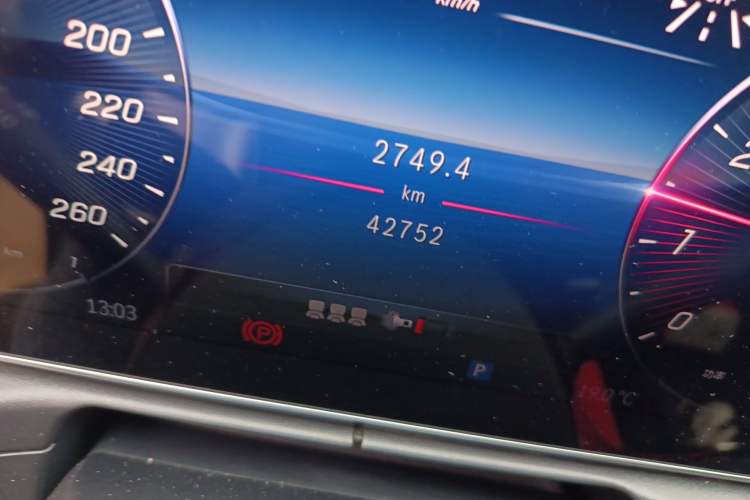 Used Mercedes-Benz C-Class 2023 C 200 L Sport Edition Odometer Close Up