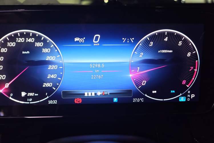 Used Mercedes-Benz C-Class 2023 Second Facelift C 260 L Starry Night Sports Edition Odometer Close Up