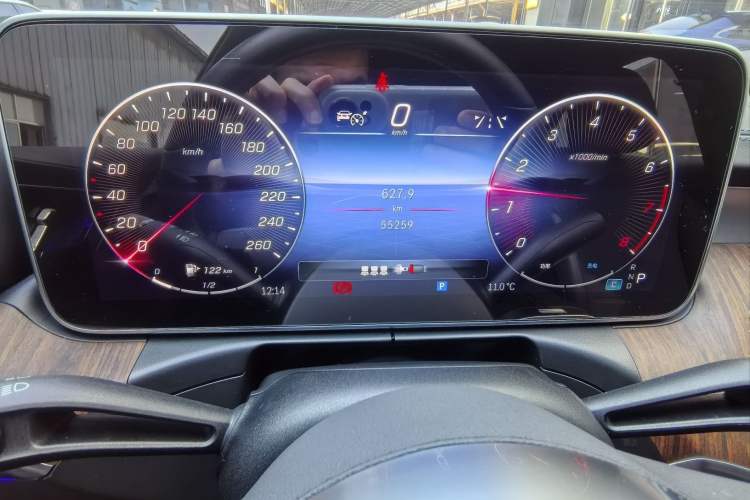 Used Mercedes-Benz C-Class 2023 C 260 L Odometer Close Up