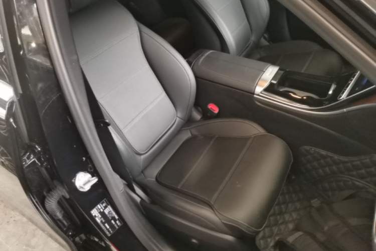 Used Mercedes-Benz C-Class 2023 Facelift C 260 L Right Front Seat