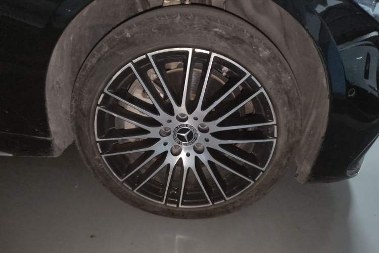Used Mercedes-Benz C-Class 2023 Restyled C 260 L Sport Edition Right Front Wheel Hub