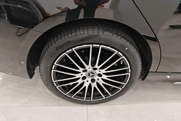 Used Mercedes-Benz C-Class 2023 Revised C 200 L Sport Edition Right Rear Wheel Hub
