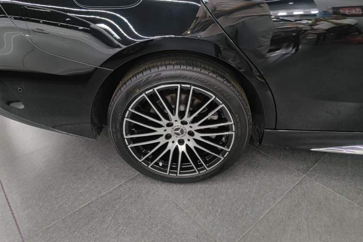 Used Mercedes-Benz C-Class 2023 C 200 L Sport Edition Right Rear Wheel Hub