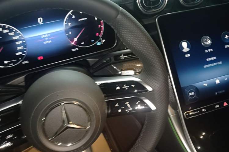 Used Mercedes-Benz C-Class 2023 Restyled C 260 L Night Edition Sports Version Gear Lever