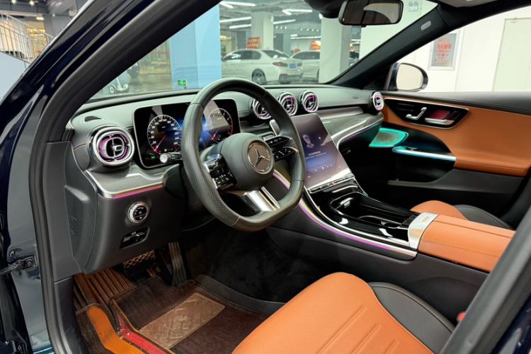 Used Mercedes-Benz C-Class 2023 Second Facelift C 260 L Sport Edition Interior 4
