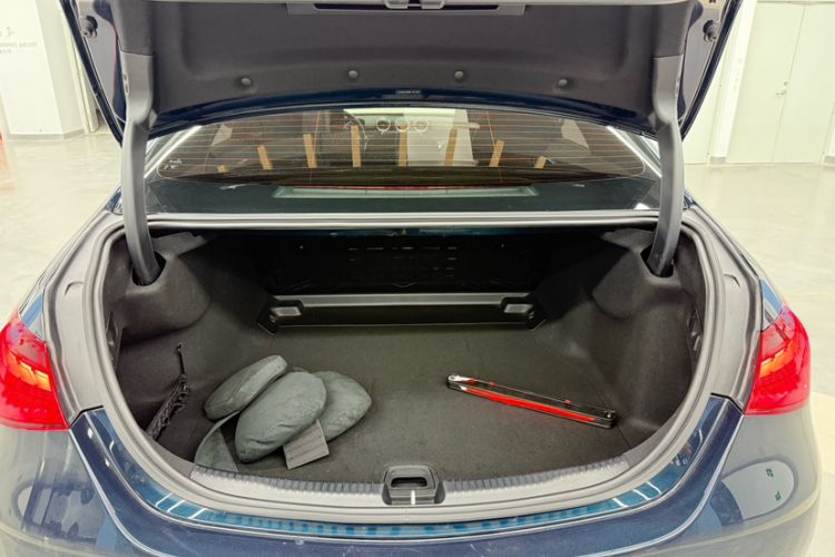 Used Mercedes-Benz C-Class 2023 Second Facelift C 260 L Sport Edition Interior 8